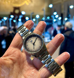 DUG Purist Granitgrau am Edelstahlband